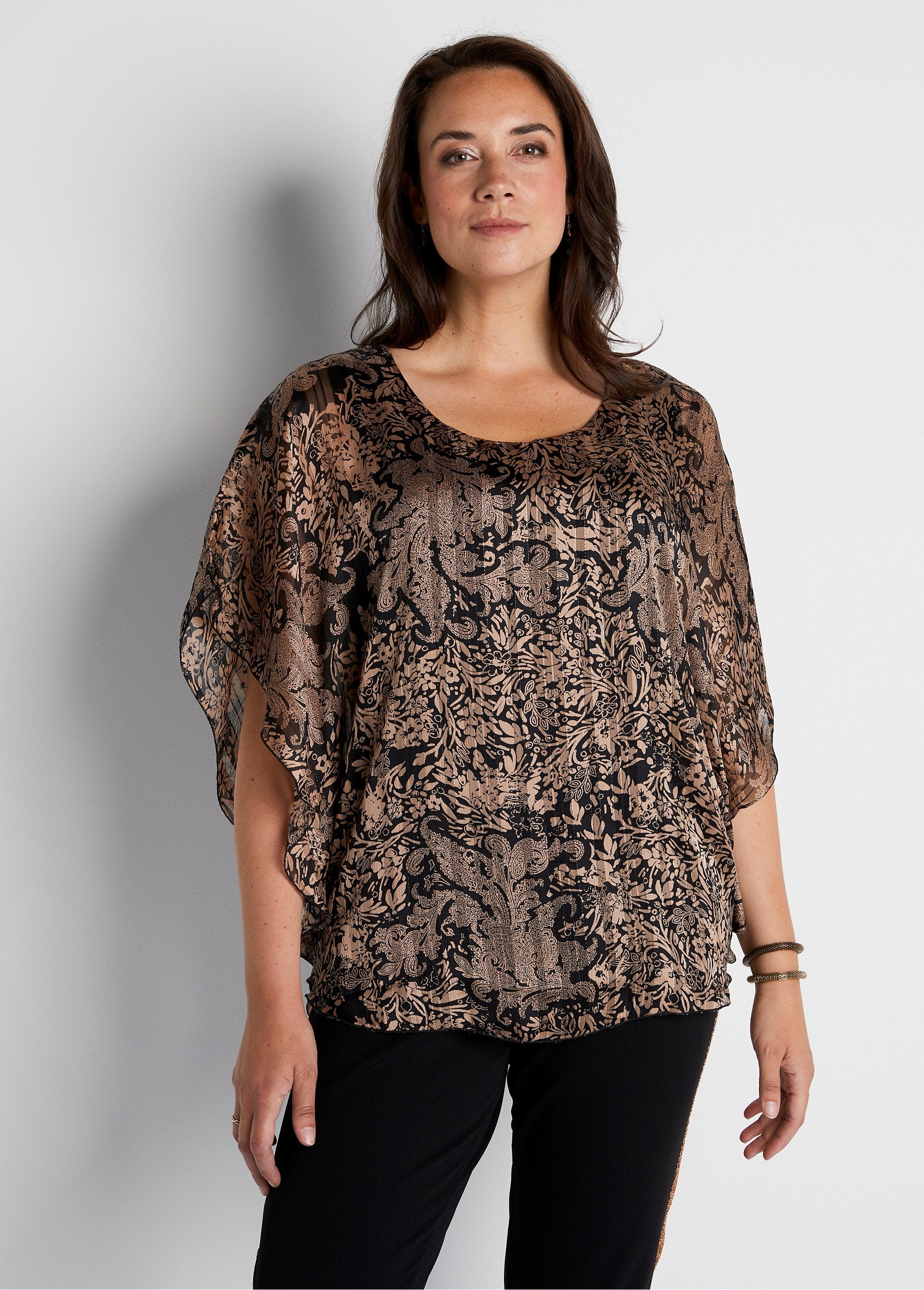 Printed_batwing_sleeve_tunic_Black_background_FA1_curvy