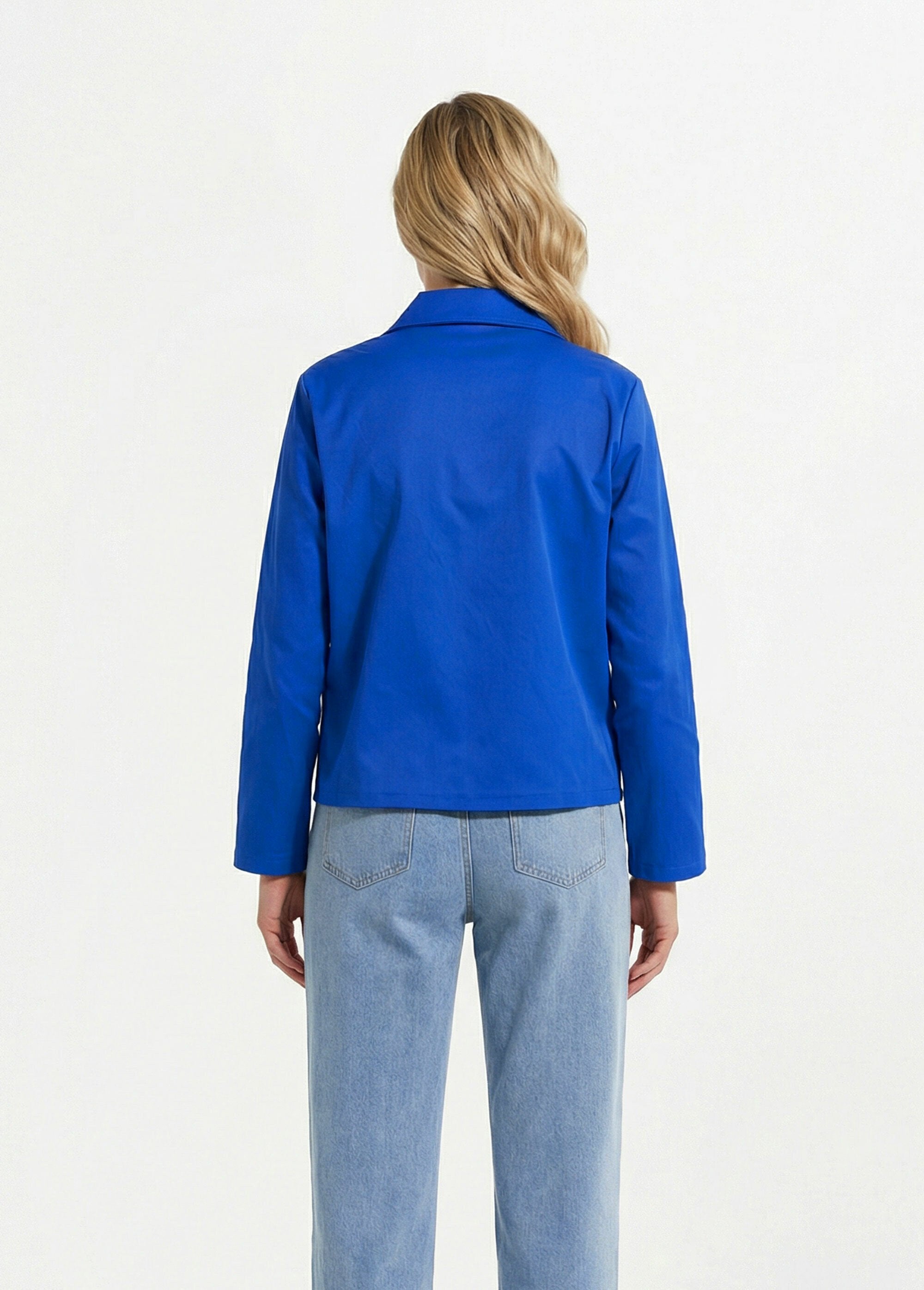 Cotton_boxy_jacket,_with_Peter_Pan_collar_Hard_blue_DO1_slim