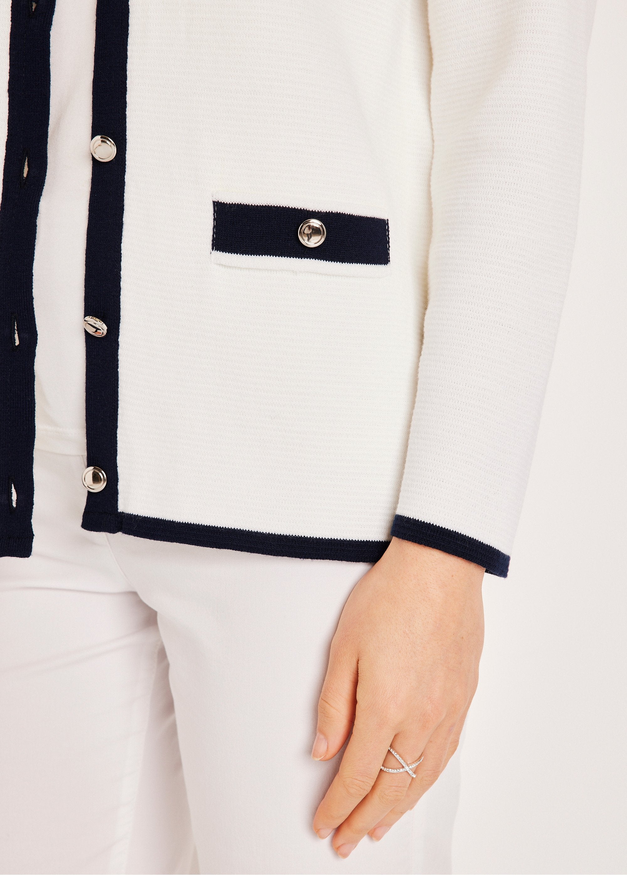 Buttoned_cardigan_jacket_White_and_navy_DE2_slim