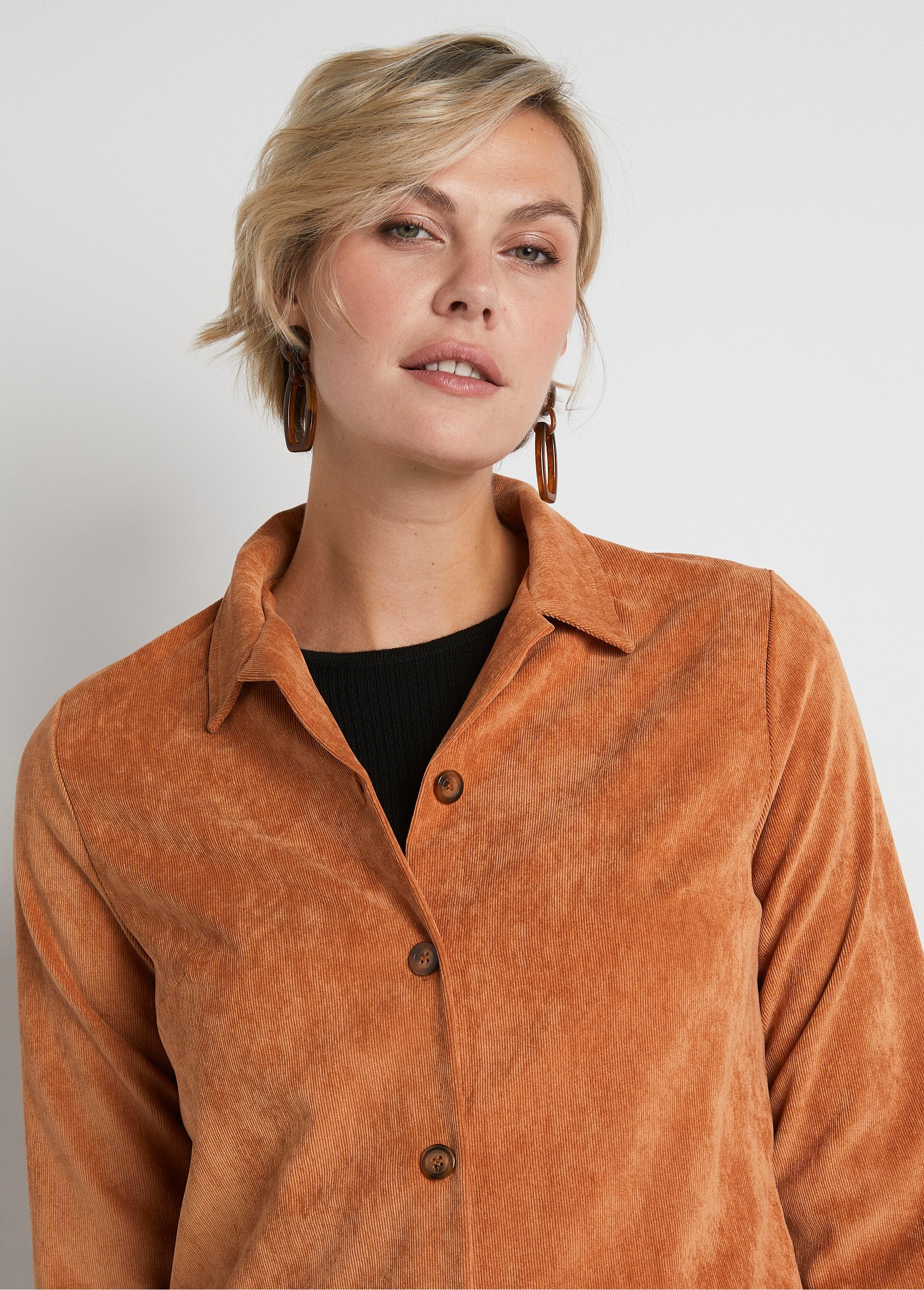 Milleraies_velvet_overshirt_jacket_with_tailored_collar_Caramel_DE1_slim