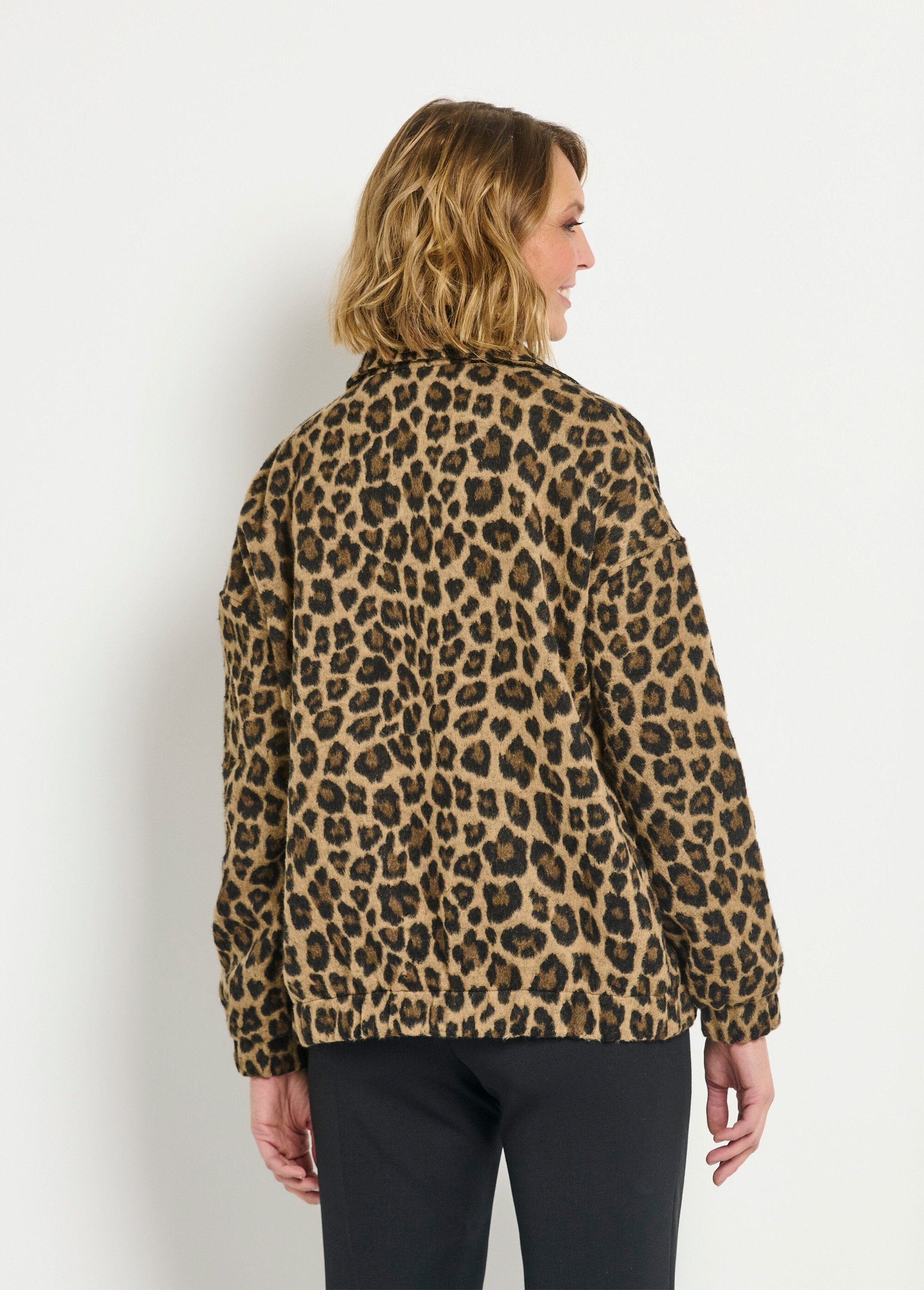 Leopard_print_jacket_with_zip_and_patch_pockets_Leopard_DO1_slim